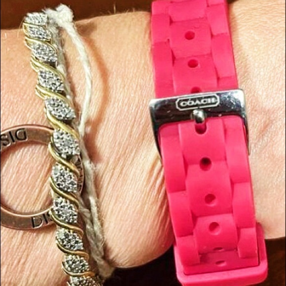 COACH:EUC BOYFRIEND WATCH, GREAT CONDITION, FUCHSIA SILICONE BAND W/GEMS CROWN - Picture 6 of 6